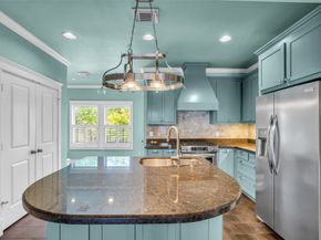 236 E Woodland Street, Houston TX 77009