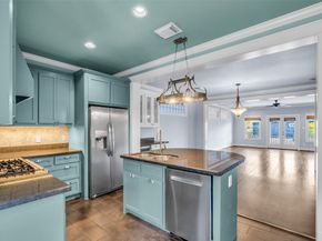 236 E Woodland Street, Houston TX 77009