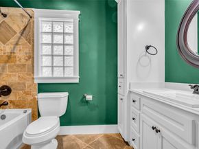 236 E Woodland Street, Houston TX 77009
