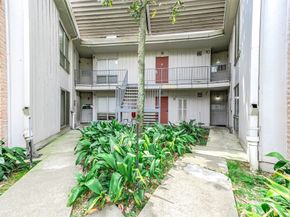 8211 Katy Freeway 10, Houston TX 77024