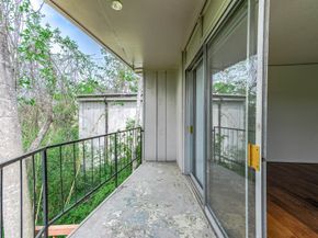 8211 Katy Freeway 10, Houston TX 77024