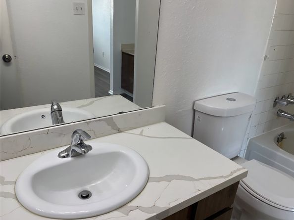 8323 Wilcrest Drive 8004, Houston TX 77072