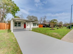6027 Kenilwood Drive, Houston TX 77033