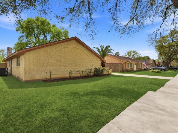 9211 Benning Drive, Houston TX 77031