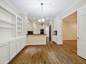 2 S Briar Hollow Lane 2, Houston TX 77027