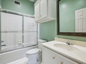 2 S Briar Hollow Lane 2, Houston TX 77027