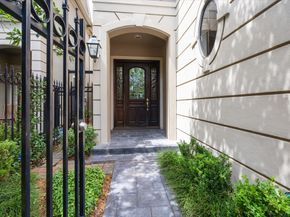 2 S Briar Hollow Lane 2, Houston TX 77027