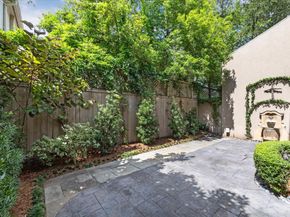 2 S Briar Hollow Lane 2, Houston TX 77027