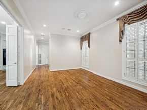 2 S Briar Hollow Lane 2, Houston TX 77027