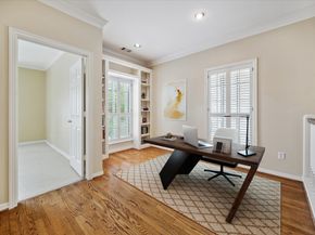 2 S Briar Hollow Lane 2, Houston TX 77027