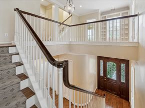 2 S Briar Hollow Lane 2, Houston TX 77027