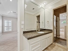 2 S Briar Hollow Lane 2, Houston TX 77027