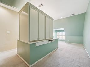 2 S Briar Hollow Lane 2, Houston TX 77027