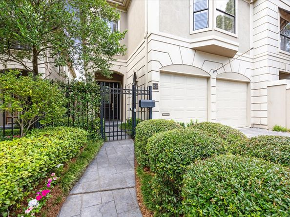 2 S Briar Hollow Lane 2, Houston TX 77027