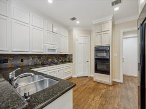 2 S Briar Hollow Lane 2, Houston TX 77027