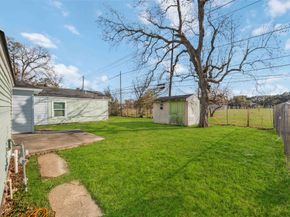 5942 Ridgeway Drive, Houston TX 77033