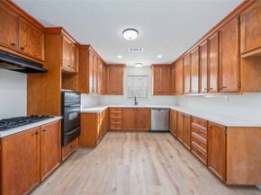 5942 Ridgeway Drive, Houston TX 77033