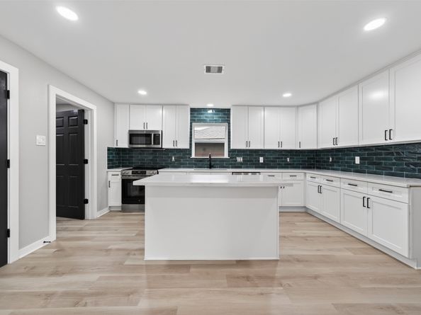 6026 Ridgeway Drive, Houston TX 77033