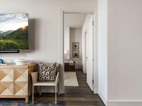 1711 Allen Parkway 1905, Houston TX 77019