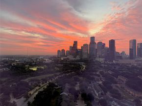 1711 Allen Parkway 1905, Houston TX 77019