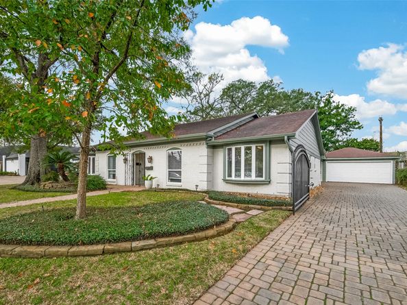 206 Briar Hill Drive, Houston TX 77042