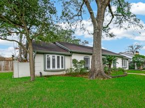 206 Briar Hill Drive, Houston TX 77042