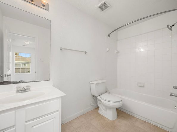 2722 Skyview Downs Drive, Houston TX 77047