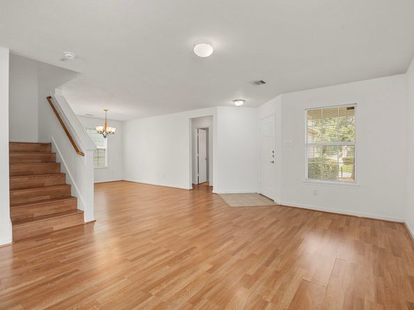 2722 Skyview Downs Drive, Houston TX 77047
