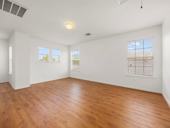 2722 Skyview Downs Drive, Houston TX 77047