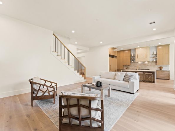 203 E 24th Street, Houston TX 77008