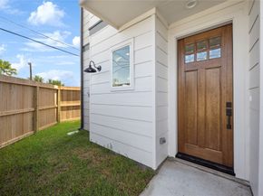 2810 Mills Street, Houston TX 77026