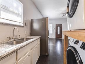 1606 Ruthven Street, Houston TX 77019
