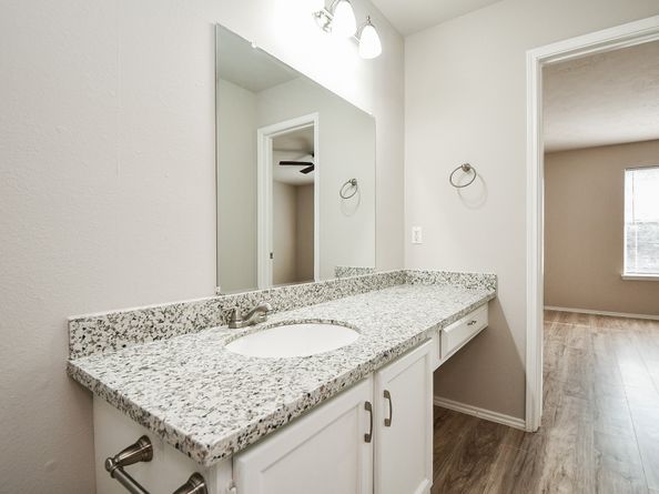 11659 Evesborough Drive, Houston TX 77099
