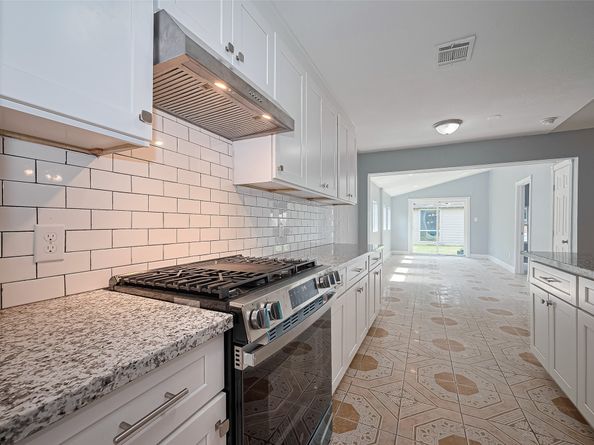 10659 Hazelhurst Drive, Houston TX 77043