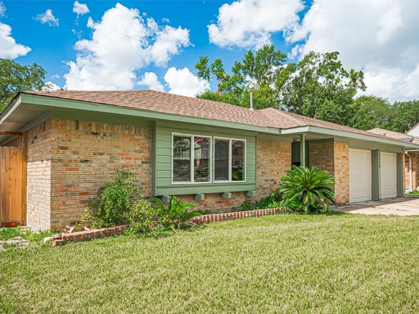 10659 Hazelhurst Drive, Houston TX 77043