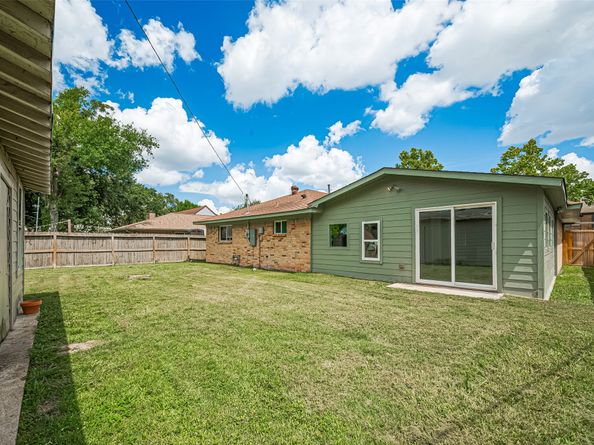 10659 Hazelhurst Drive, Houston TX 77043