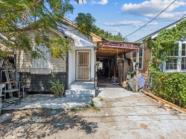 7037 Avenue L, Houston TX 77011