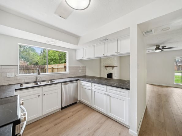 90 Crystal Lake Lane, The Woodlands TX 77380