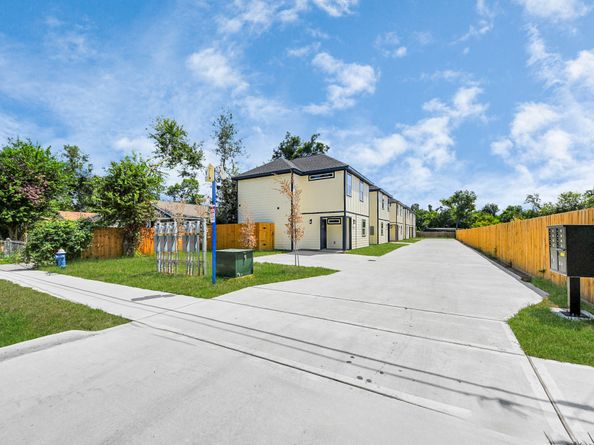 7312 Wileyvale Drive A, Houston TX 77016