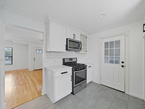 61 Trenwood Lane, Houston TX 77022