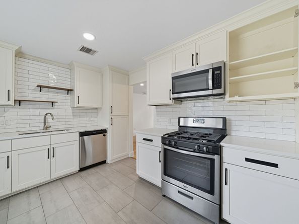 61 Trenwood Lane, Houston TX 77022