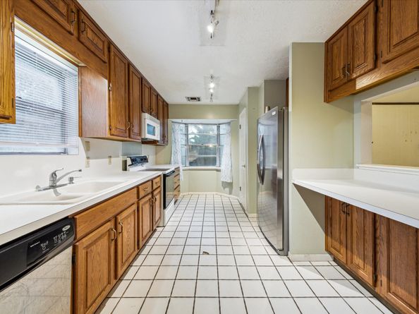 10802 SAGEBURROW Drive, Houston TX 77089