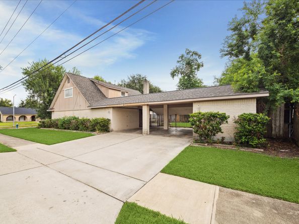 10802 SAGEBURROW Drive, Houston TX 77089