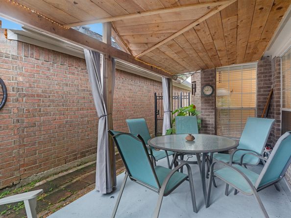 2429 Baycrest Drive, Houston TX 77058