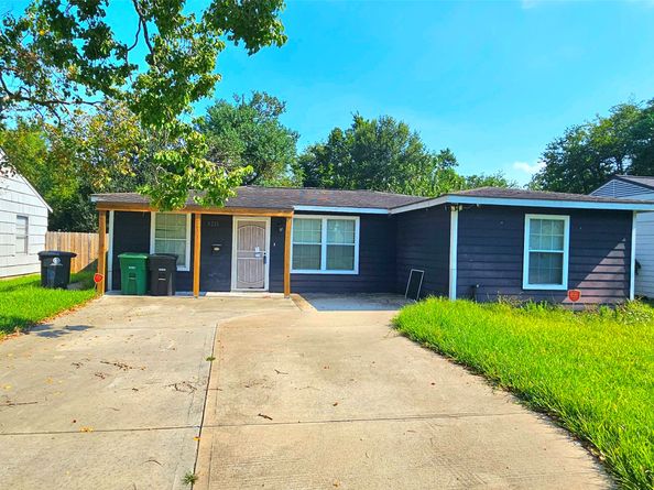 5215 Myrtlewood Street, Houston TX 77033