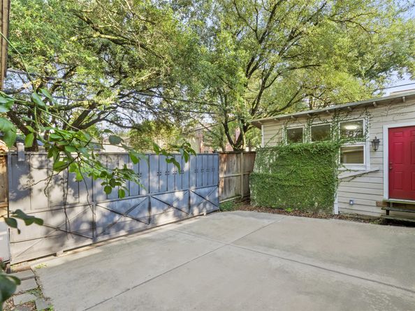 2201 Bartlett Street, Houston TX 77098