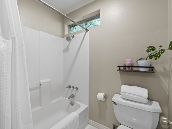 2201 Bartlett Street, Houston TX 77098