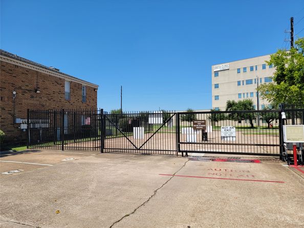 2626 Holly Hall Street 403, Houston TX 77054