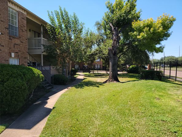 2626 Holly Hall Street 403, Houston TX 77054
