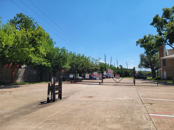 2626 Holly Hall Street 403, Houston TX 77054